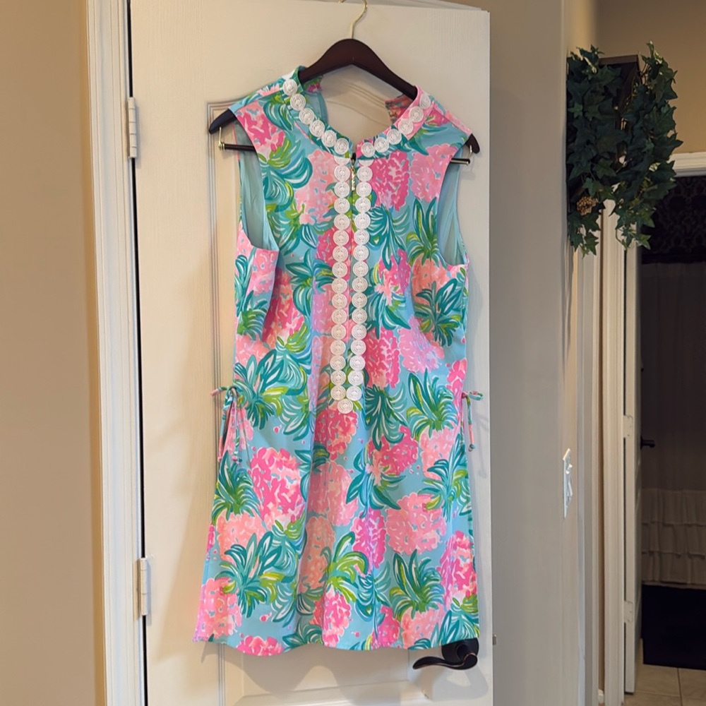 NWT Lilly Pulitzer - 14- Jonna Romper
Pet Free - Smoke Free home no returns